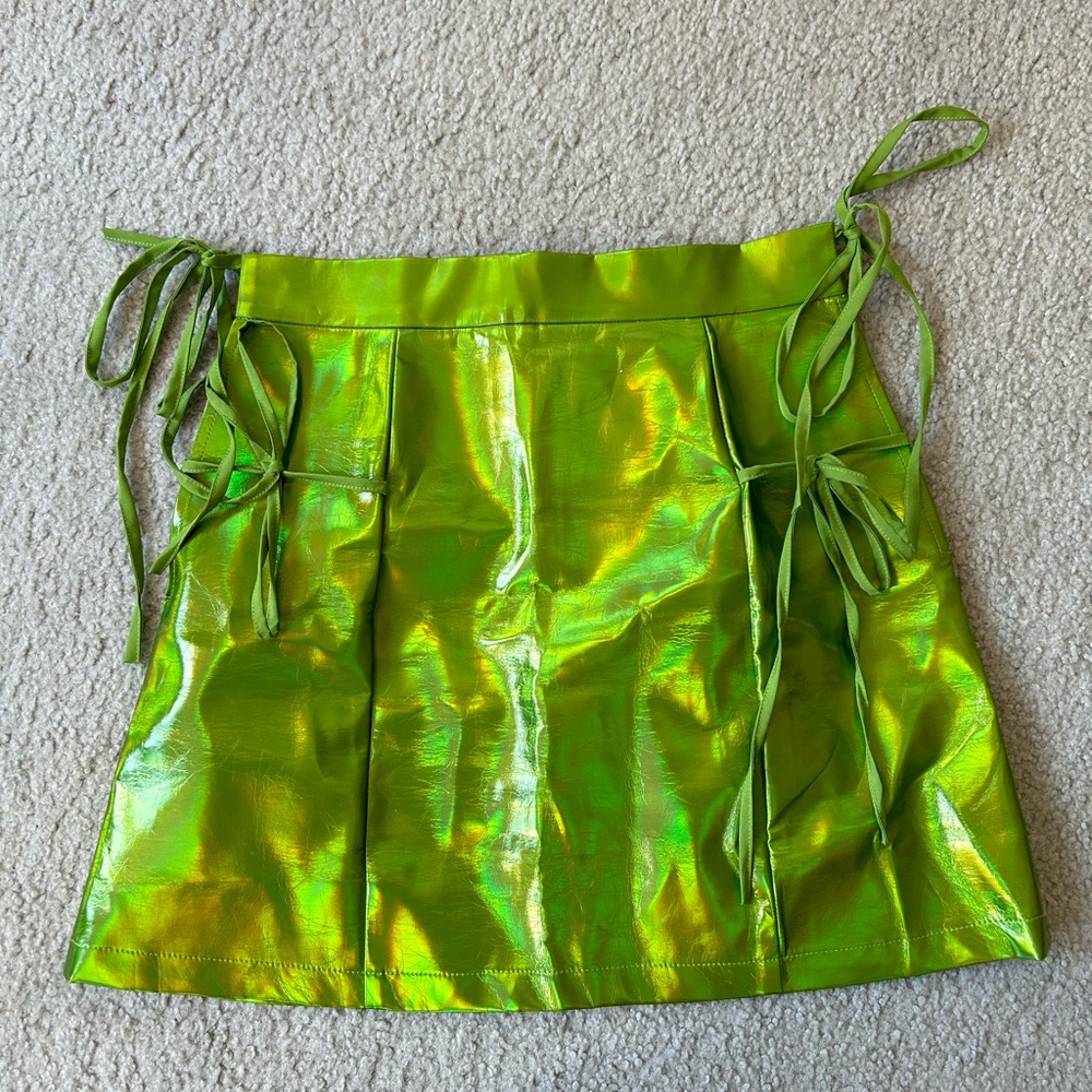 AMYLYNN NWT metallic green mini skirt - size S (new)